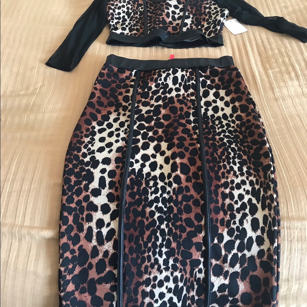 Leopard 2 piece set, arms are shear